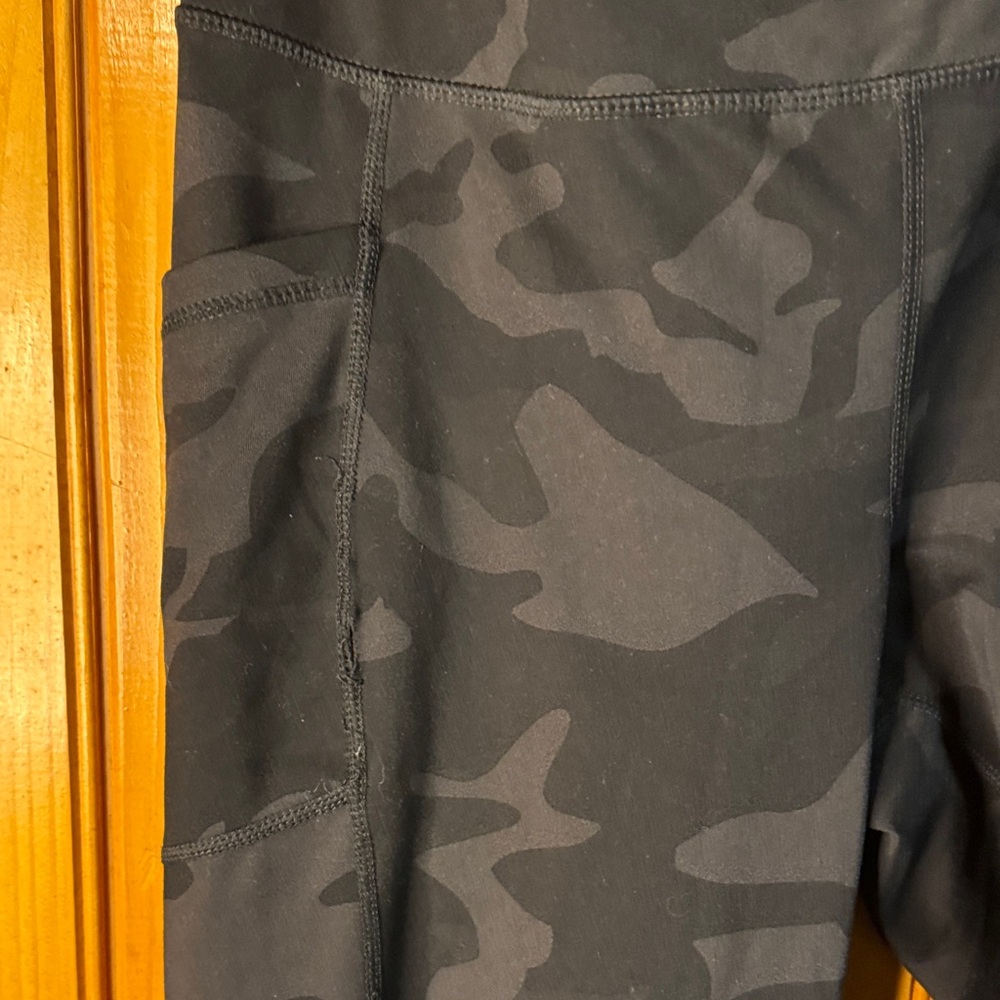 Yogalicious Dark Camo Leggings - Picture 3 of 4